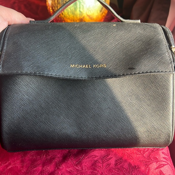 Black Michael Kors makeup bag - Picture 1 of 3